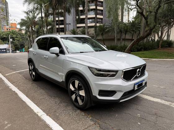 VOLVO XC40 2.0 T4 GASOLINA MOMENTUM GEARTRONIC